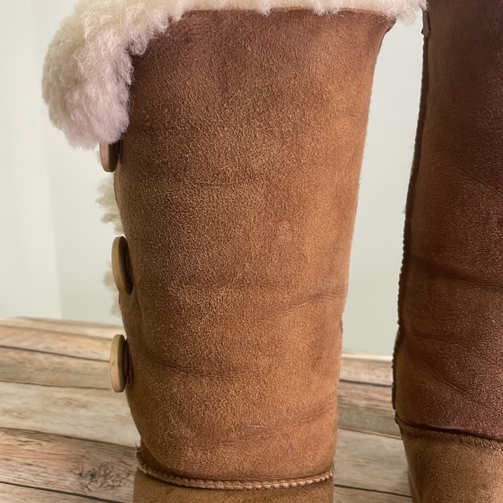 UGG Bailey 3 button boots Chestnut sheepskin - Picture 4 of 13